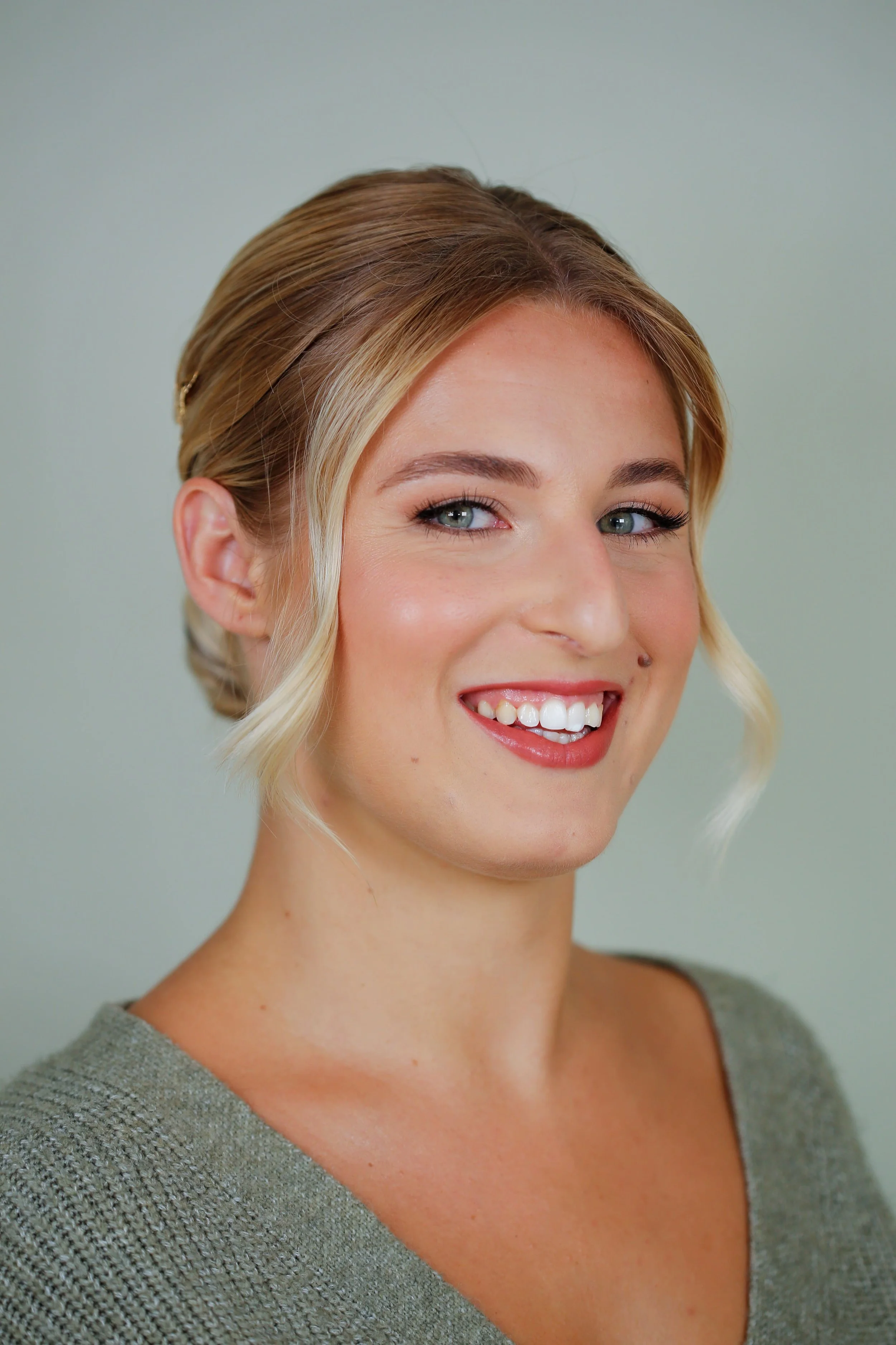 Maquillage de mariée doux, lumineux et frais pour un mariage en vendee par Audrey Langouet Maquilleuse professionnelle