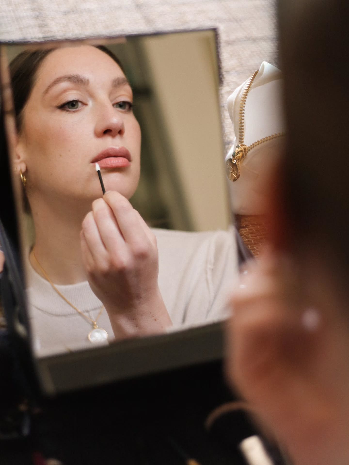 Quand tu fais appel &agrave; moi une premi&egrave;re fois, &ccedil;a me fait trop plaisir, mais quand tu me fais confiance une seconde fois... alors l&agrave; 🎇🫰🏻

Il y a presque deux ans, j&rsquo;accompagnais Cl&eacute;mence pour son mariage au @