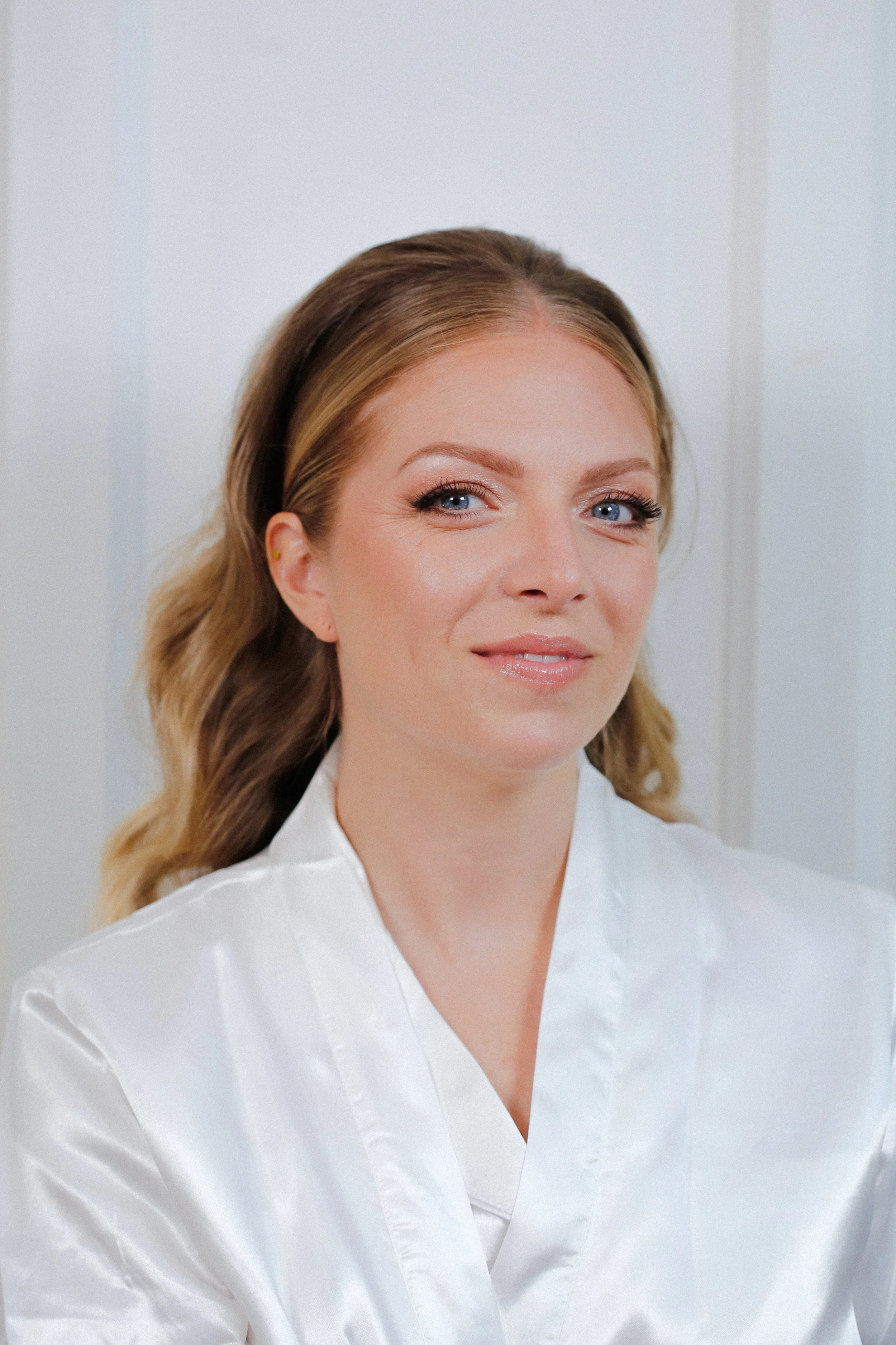 Maquillage de mariée doux, lumineux et élégant pour un mariage en vendee par Audrey Langouet Maquilleuse professionnelle