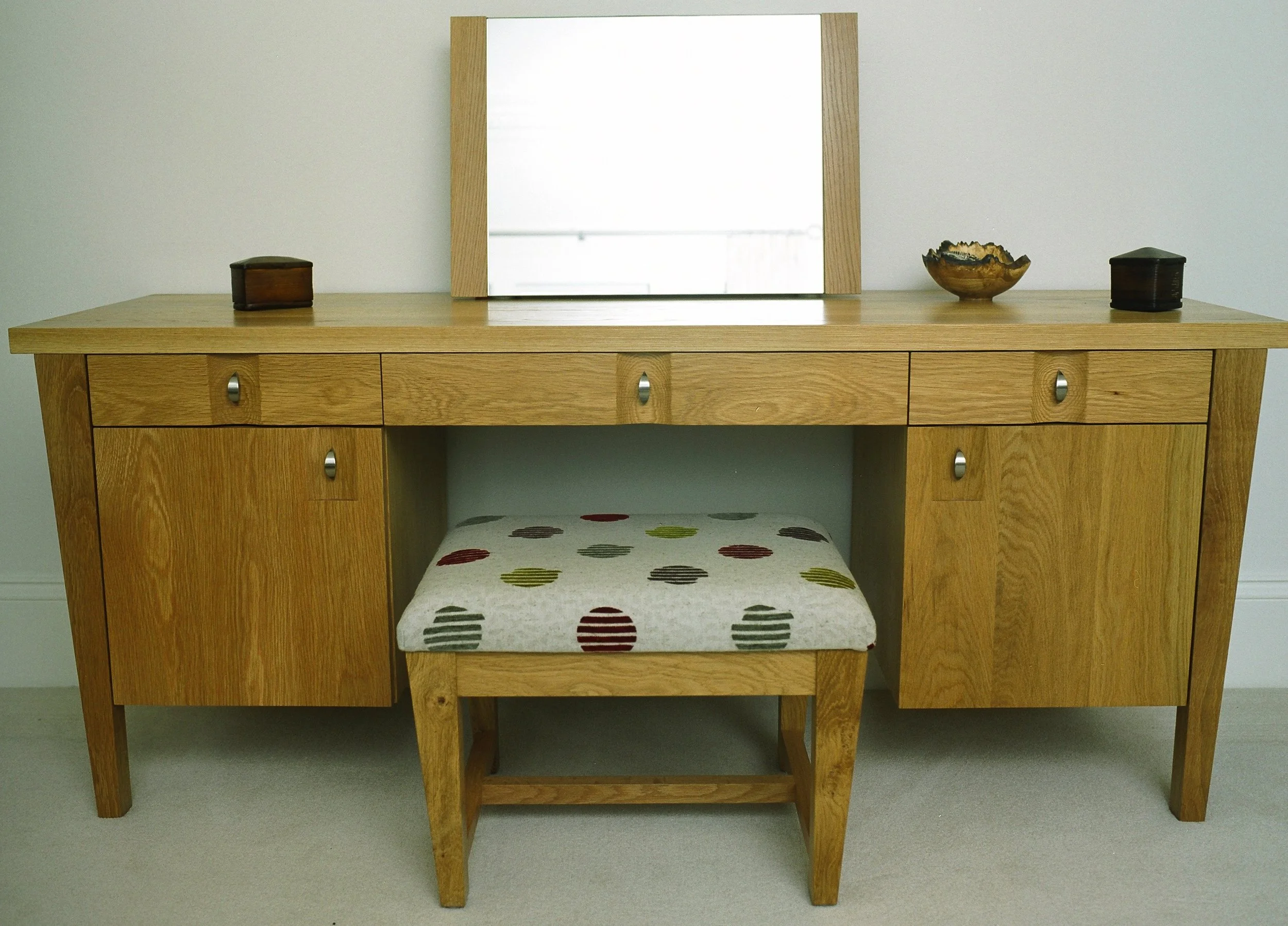 dressing table.jpeg