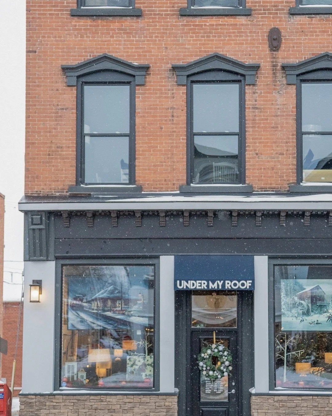 Your everyday essentials are closer than you think. ⁠
⁠
Just an 8-minute walk from Sawmill Flats, Under My Roof (@undermyroof_furniture) makes it easy to pick up what you need, when you need it. Whether you&rsquo;re grabbing something for your home o