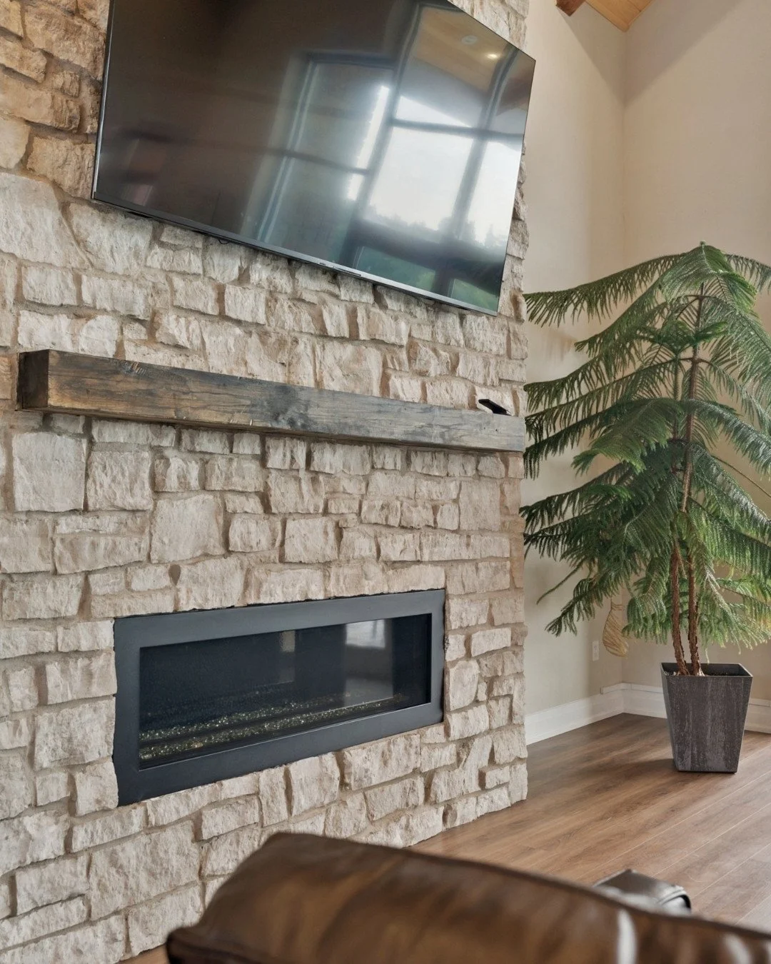 There&rsquo;s a certain magic in the way a day settles. ⁠
⁠
The lounge at Sawmill Flats was designed for these exact moments &mdash; the soft crackle of the fire, the weight of a good book, and the permission to simply slow down. ⁠
⁠
Find your favour