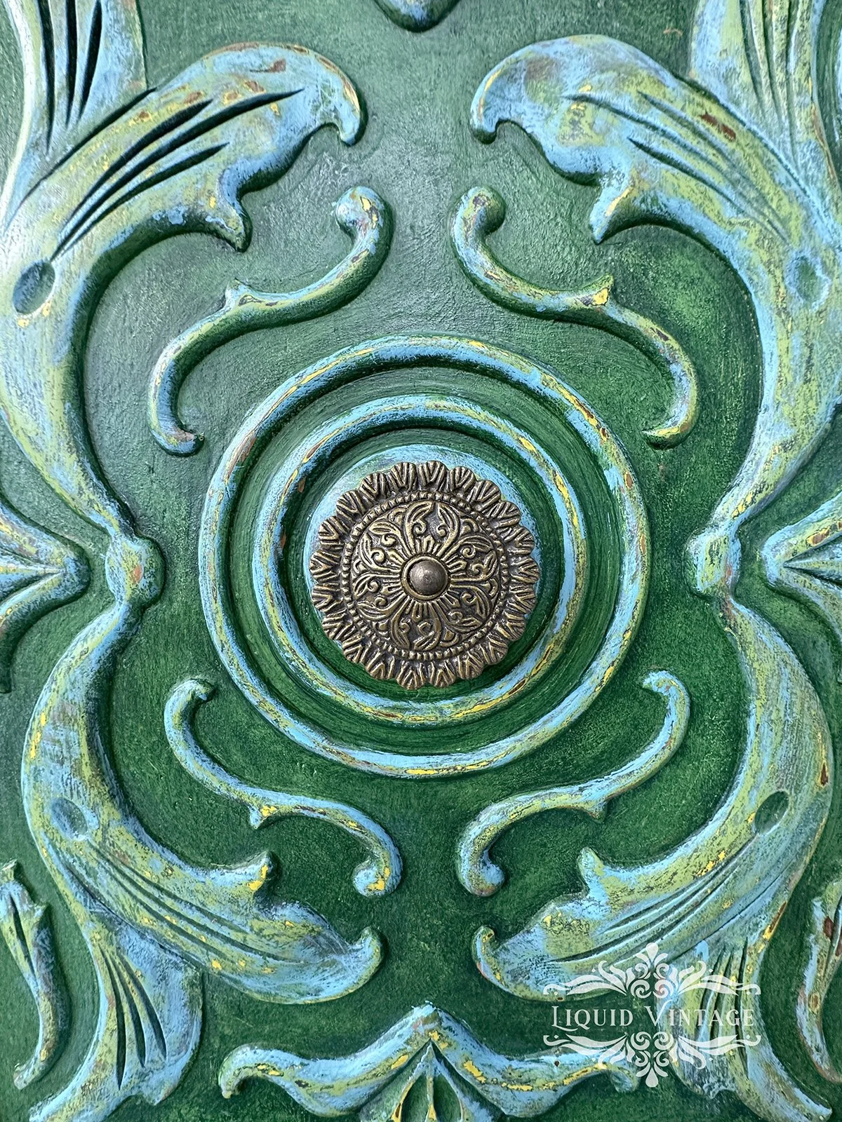 Emerald Old-World Cabinetdetail.jpg