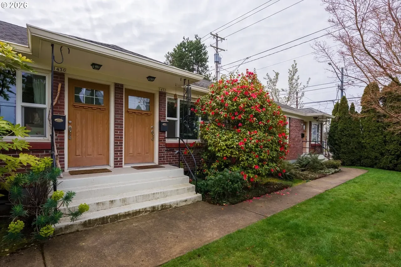 $234,900 | 
1432 N Bryant St, Portland, OR 97217 | 
1
beds

1
baths
622
sqft