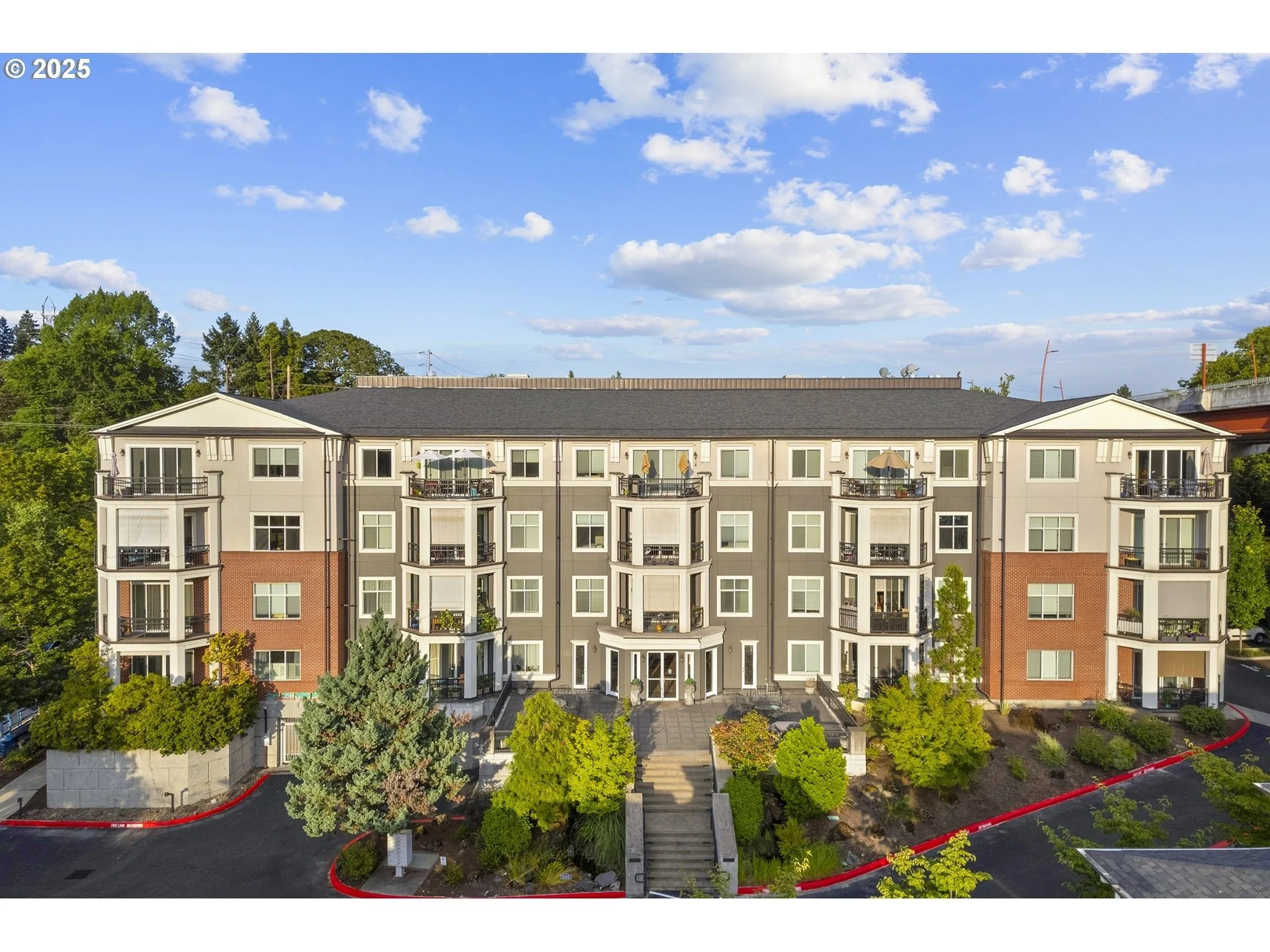 $274,900 2 bd | 2 / 0 ba | 1334 sqft | 196 SE Spokane st Portland, OR 97035