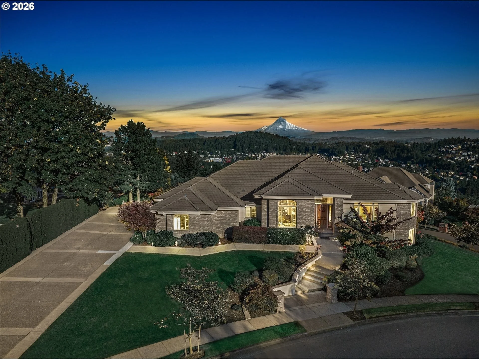 $1,899,900 | 
11719 SE Solomon Ct, Happy Valley, OR | 97086
5
beds

5
baths
6,806
sqft