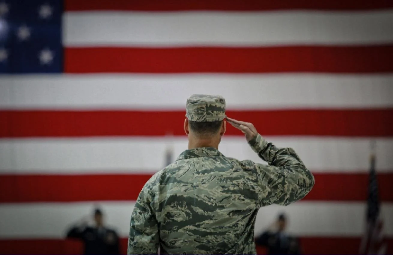 Soldier saluting a US Flag