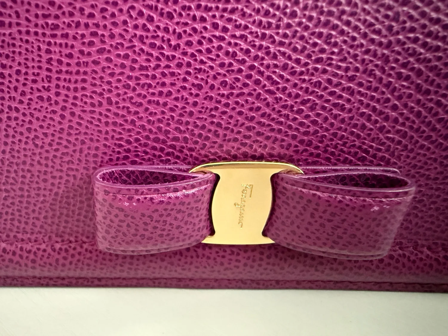 Salvatore Ferragamo Wallet on Chain Vara Bow Deep Purple