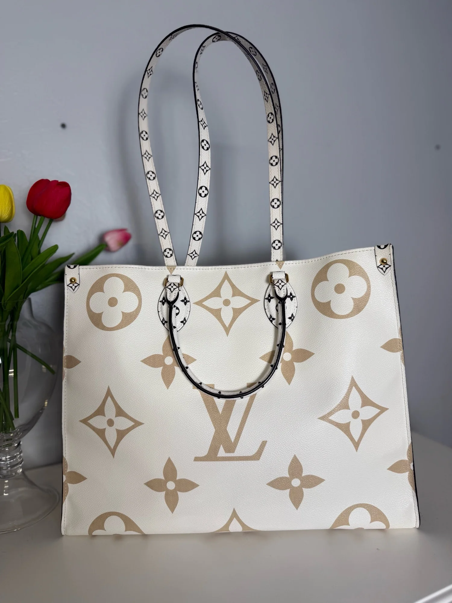 Louis Vuitton OnTheGo GM Limited Edition Tote Bag Green/White