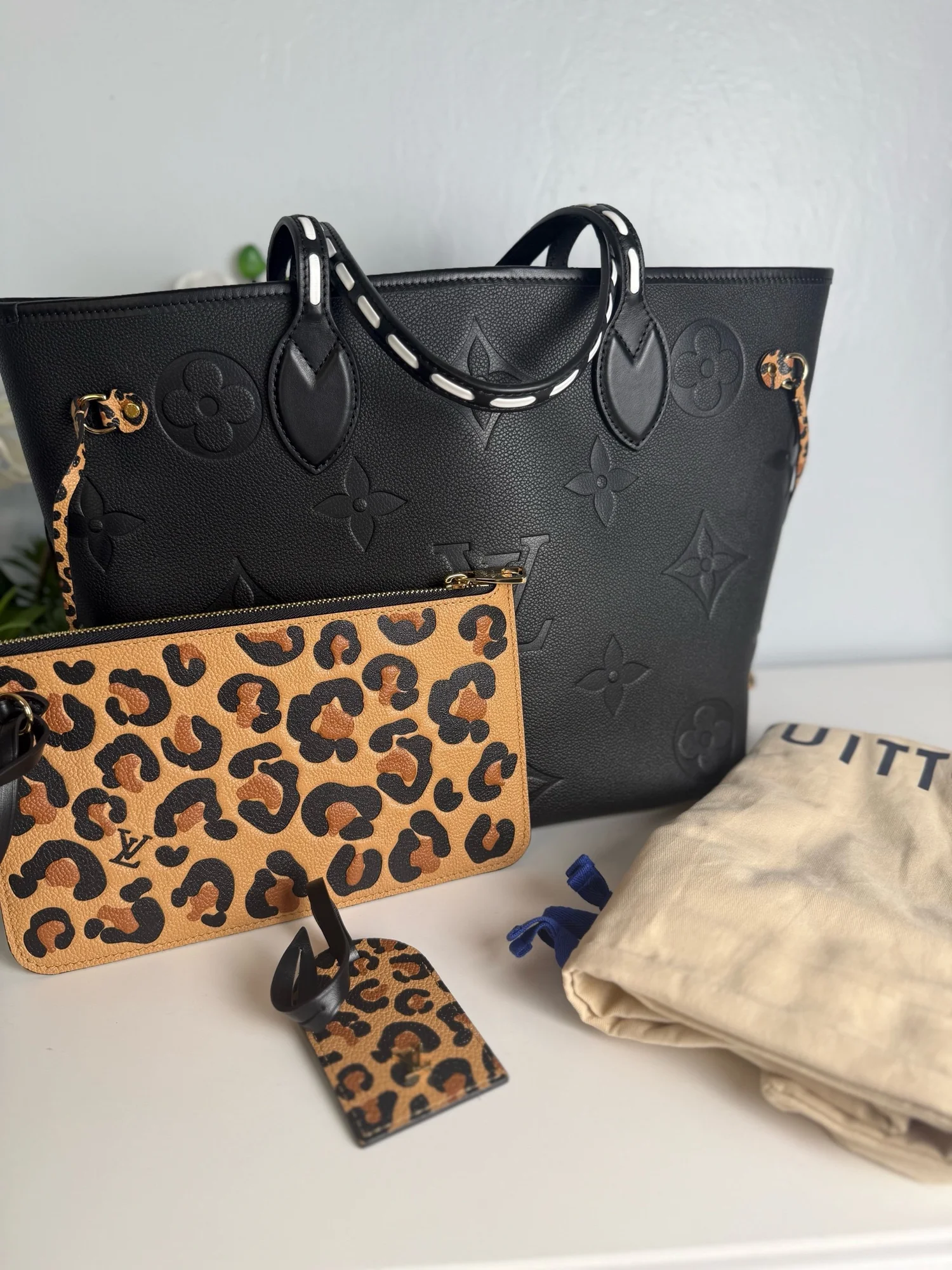 Louis Vuitton Neverfull MM Wild at Heart Black Embossed Monogram Empreinte leather