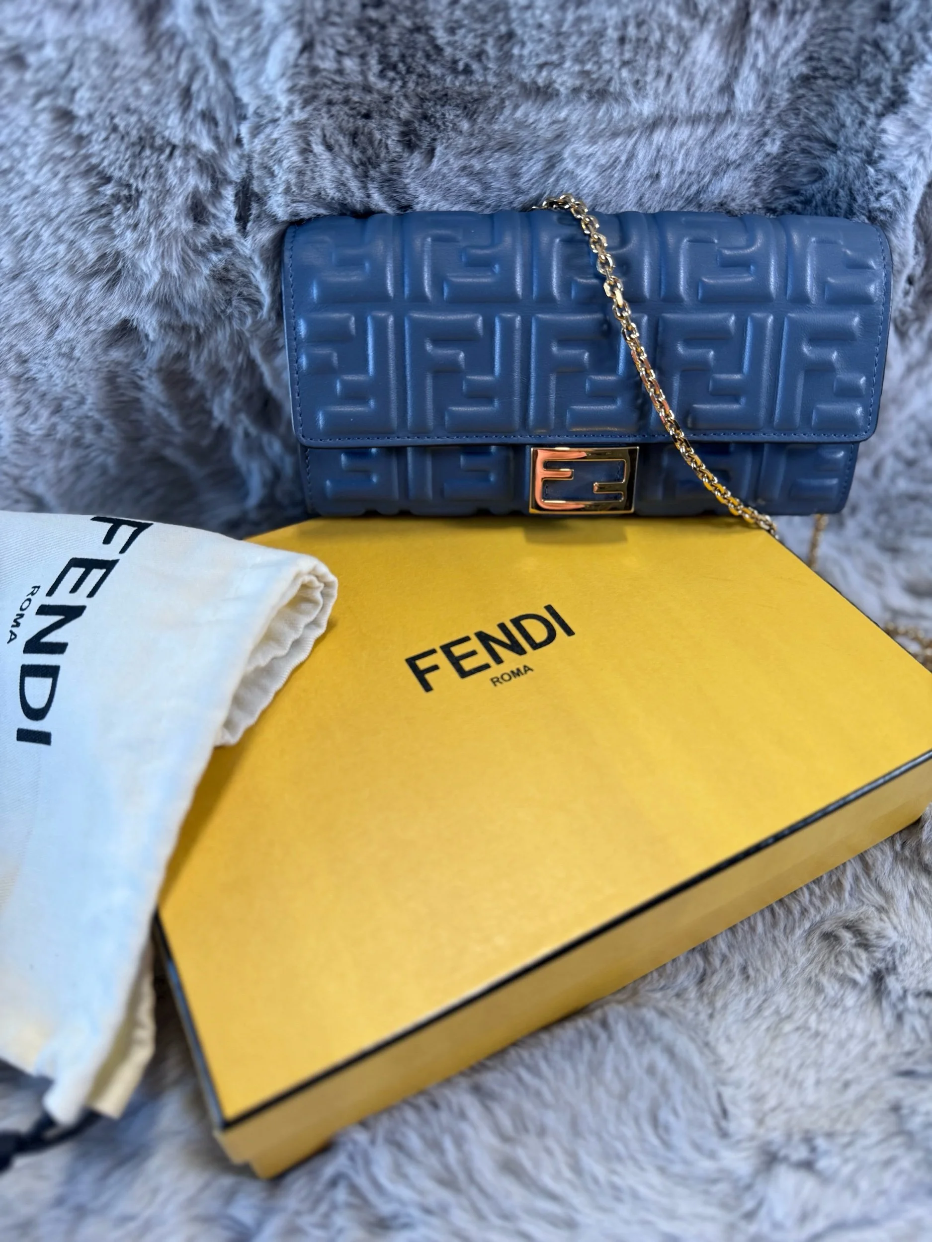 Fendi Baguette Continental Wallet on Chain — image 3