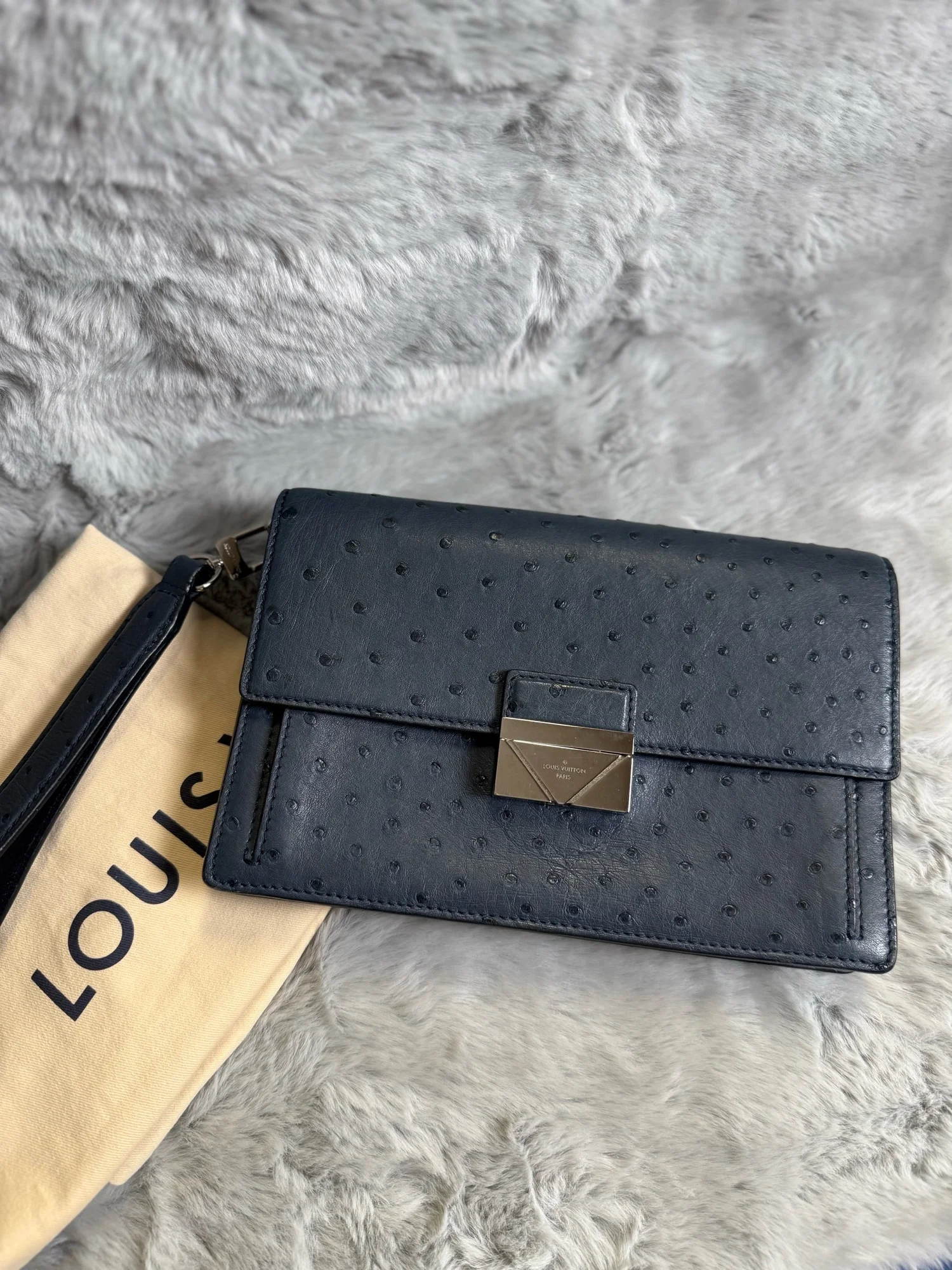 Louis Vuitton Pochette Thames Navy Blue Ostrich Leather Clutch