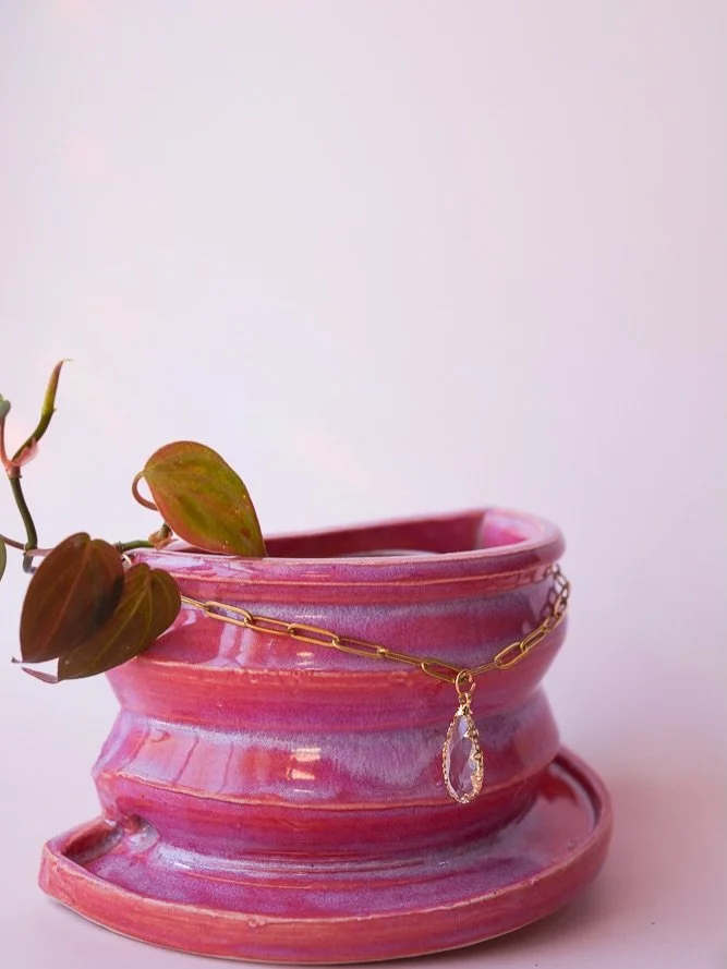 Raise your hand if you love pink and plants 🙋🏾&zwj;♀️🩷🌱

These planters and more (without the plants 😆) will be coming with me to @lakewoodbrewing for @plantsbyviridiana&rsquo;s swap and sale this Saturday from 12-5p! So excited and ready to cha
