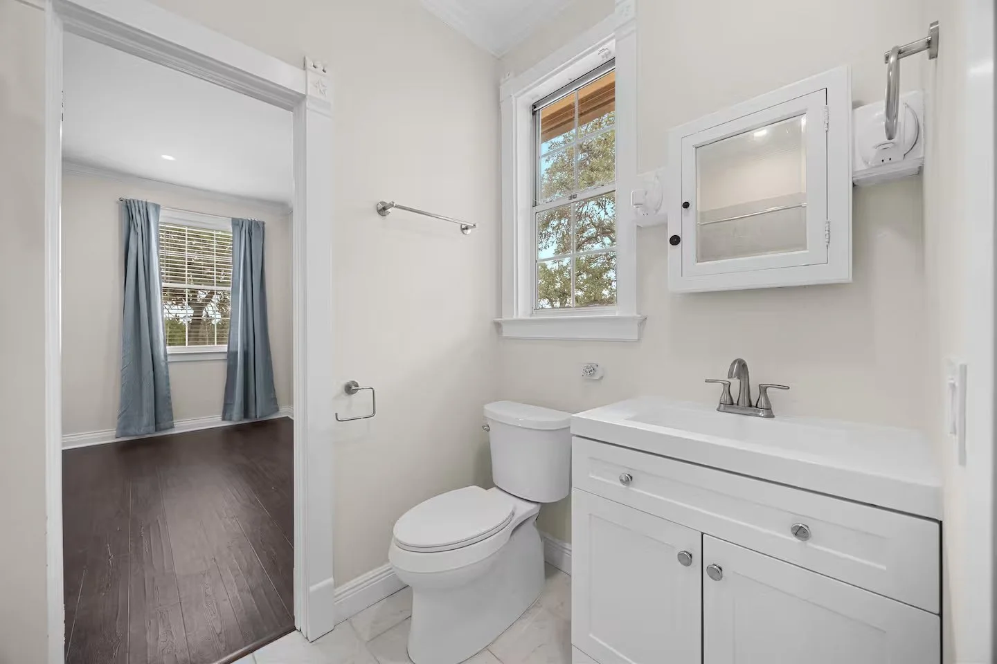 Hill Country Haven-AT-USA-bathroom3.jpg