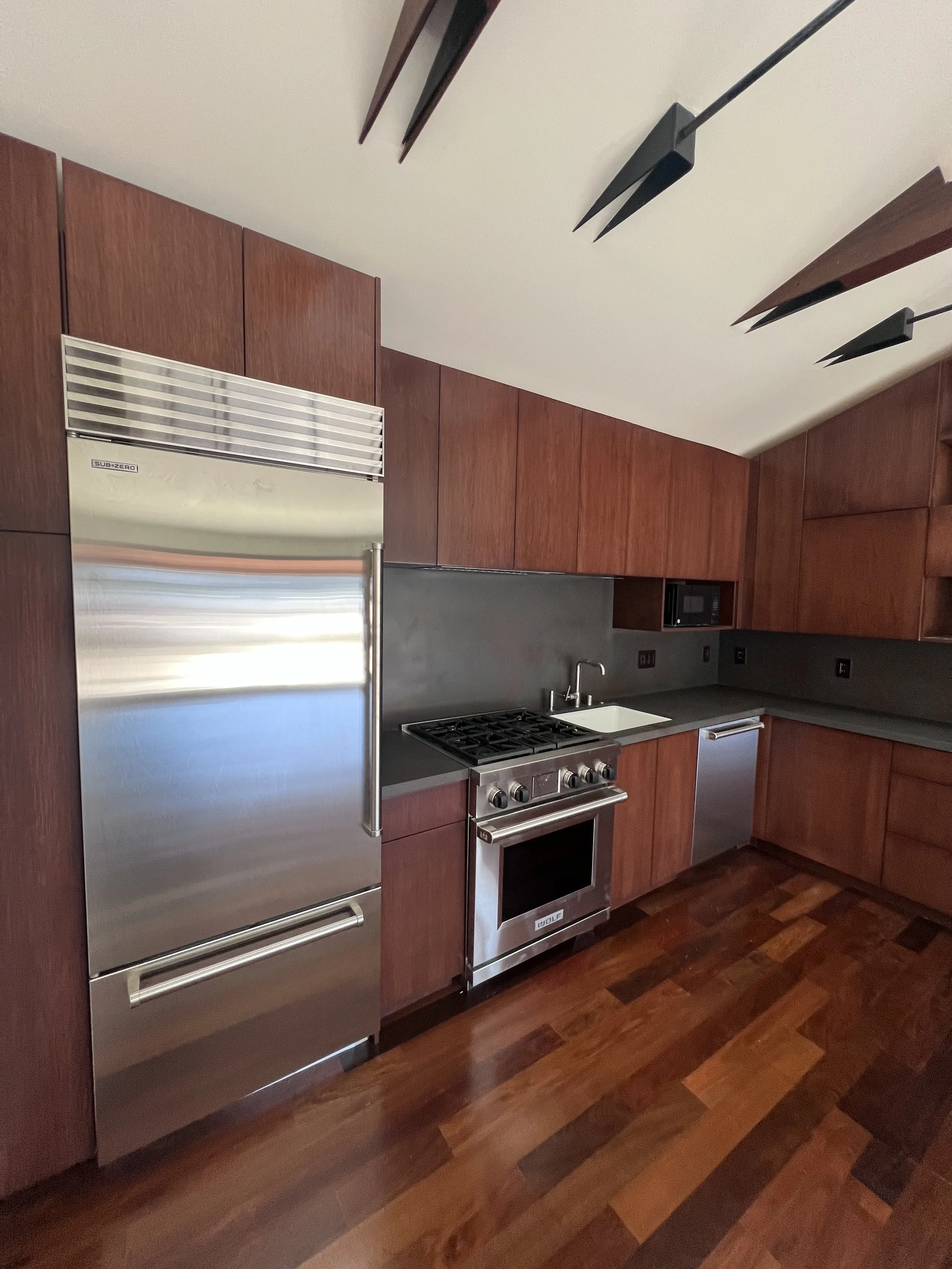 4636 Kitchen Vertical Right.jpeg