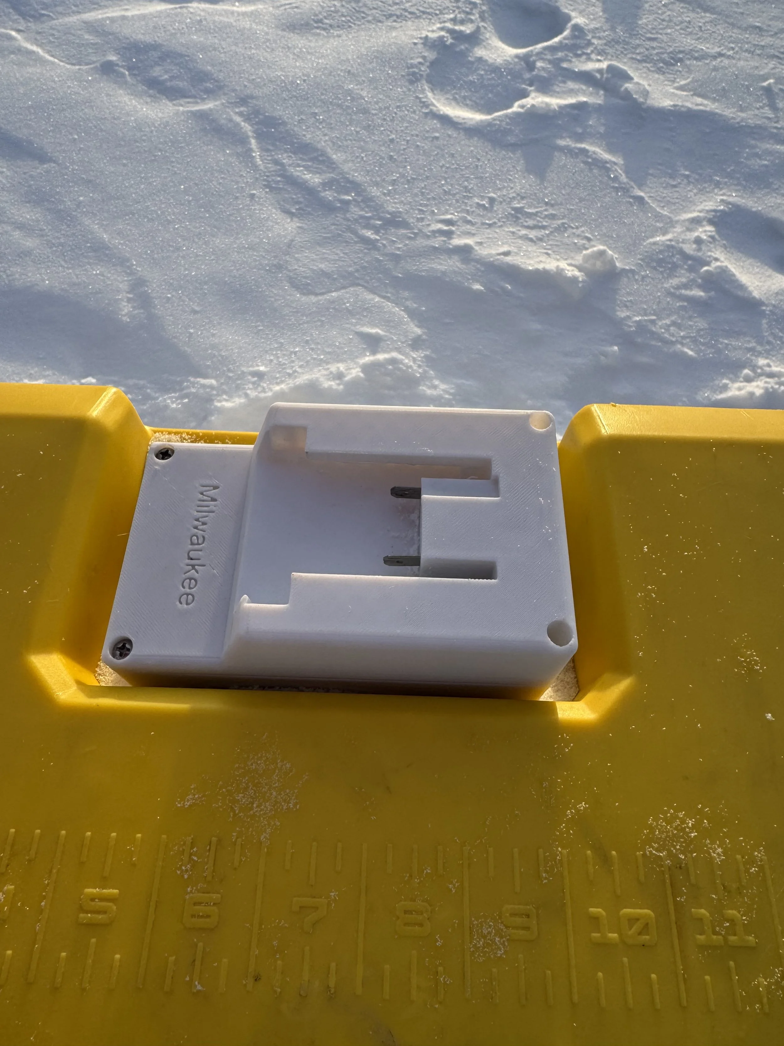 Frabill Magnum Bait Station Aerator Top 1.jpeg