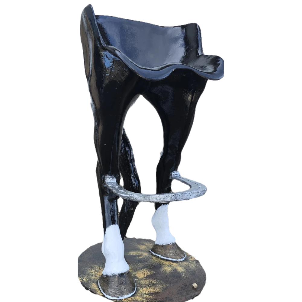 black hortse chair.png