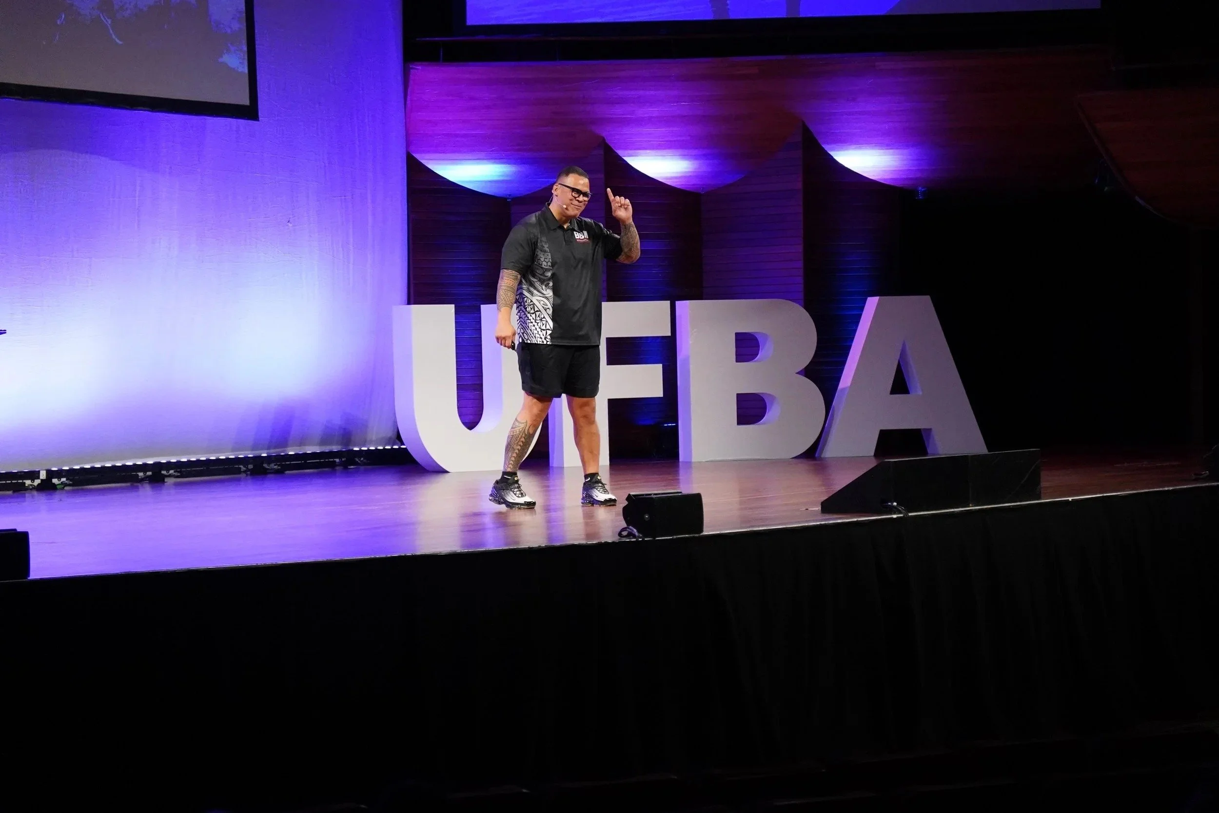 UFBA: Freestanding Acrylic Fabricated Letters