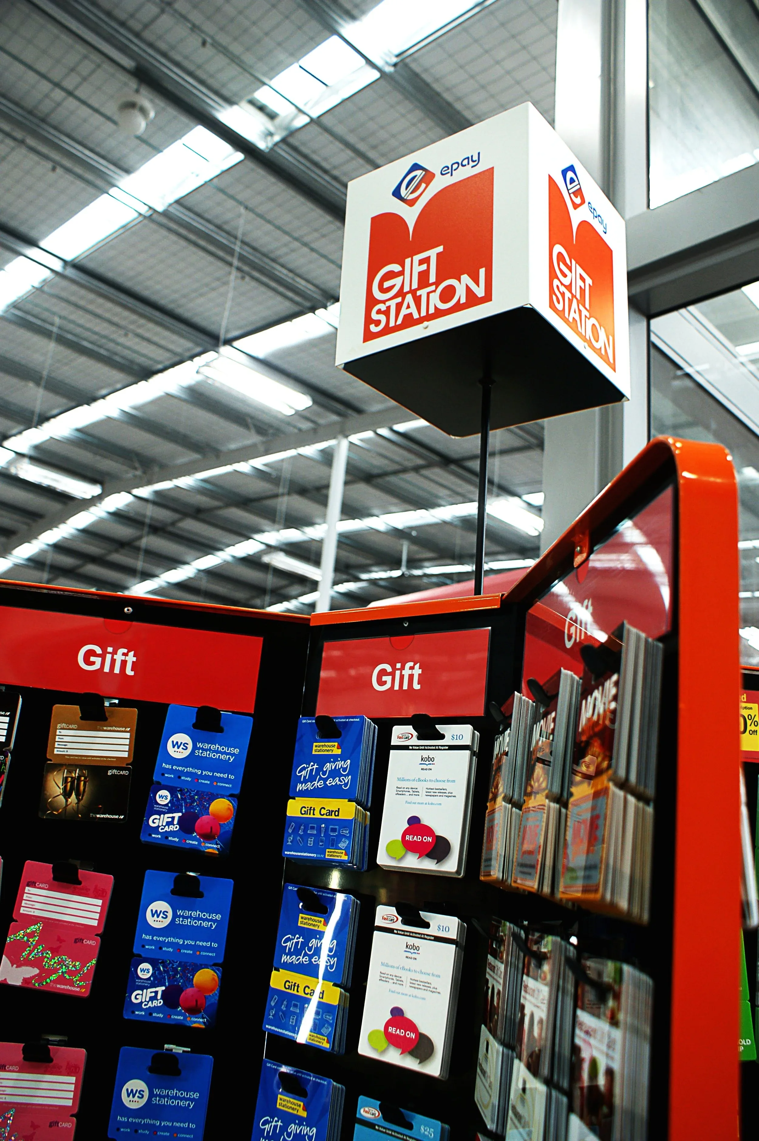Giftstation+stand+03.webp