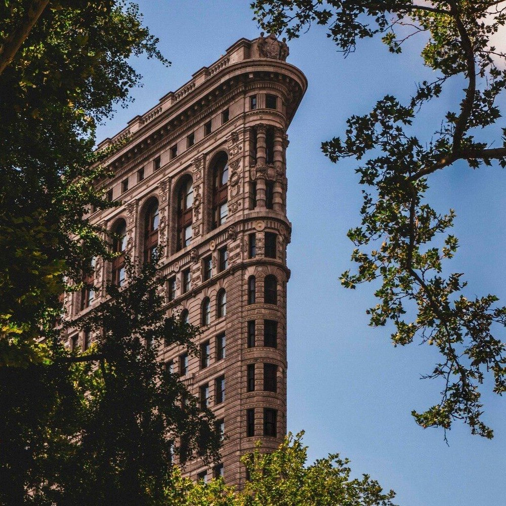 Iconic Flatiron Building Apartment Tops the Week. Luxury Market Holds Steady for Second Week 💼📈
Happy Monday #MarketUpdate

33 contracts were signed last week in Manhattan at $4M and above, 4 more than the previous week.

🏆 Top Contract
The top co