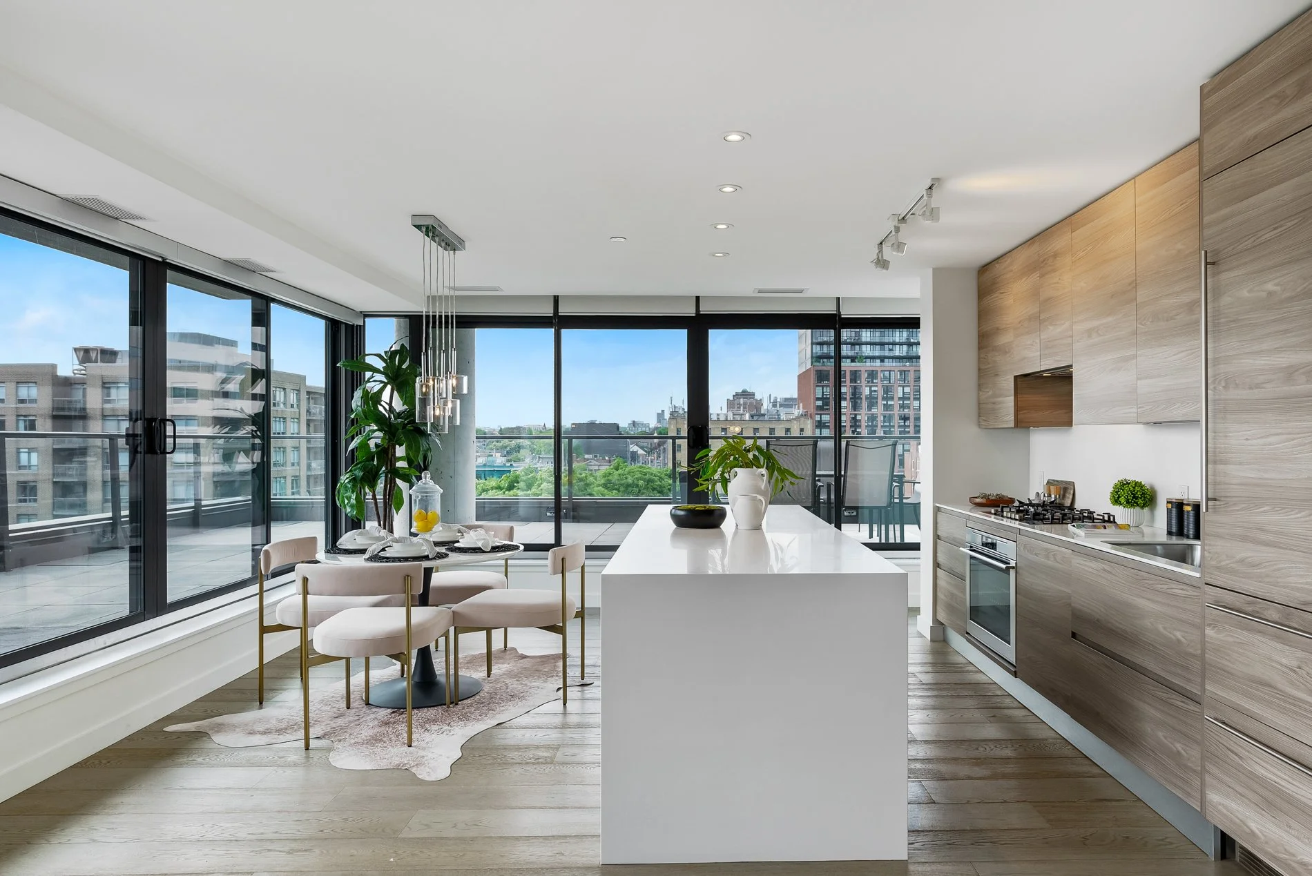 111 Bathurst St