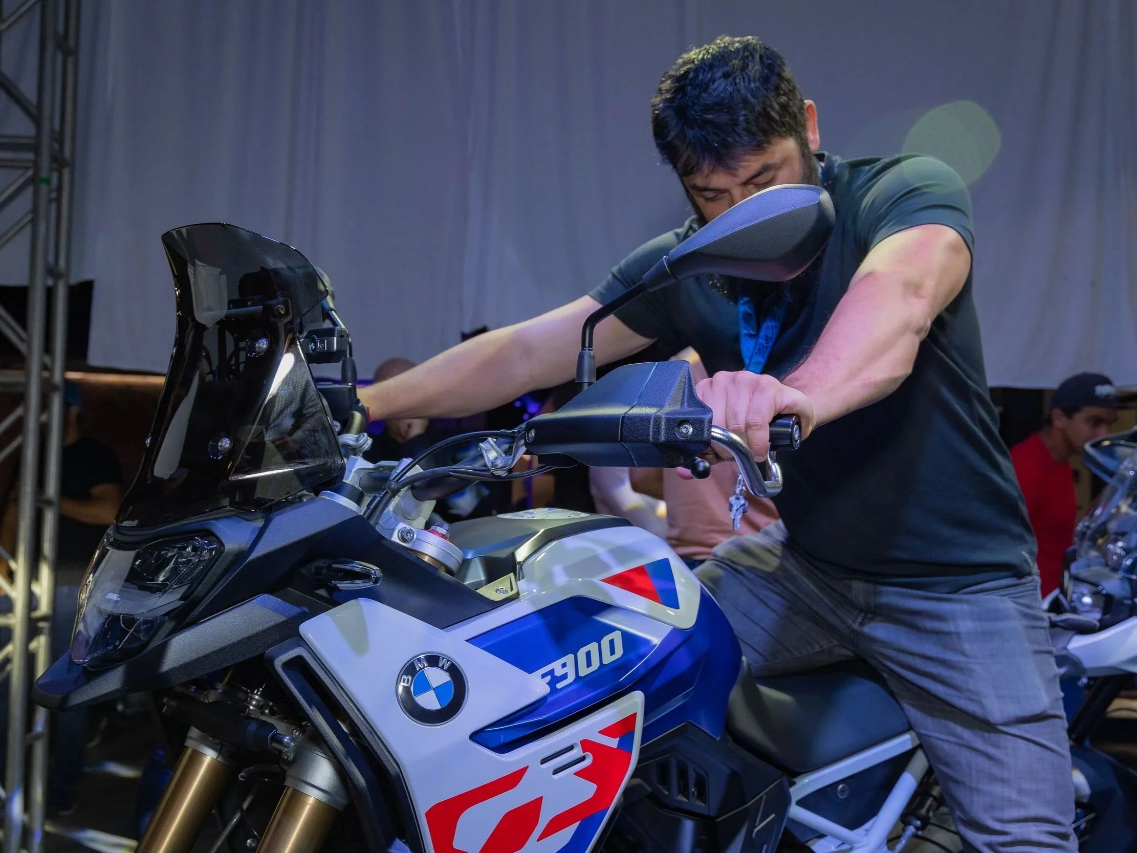 De 90 minutos a 25: las motos ganan terreno como alternativa contra las presas en Costa Rica