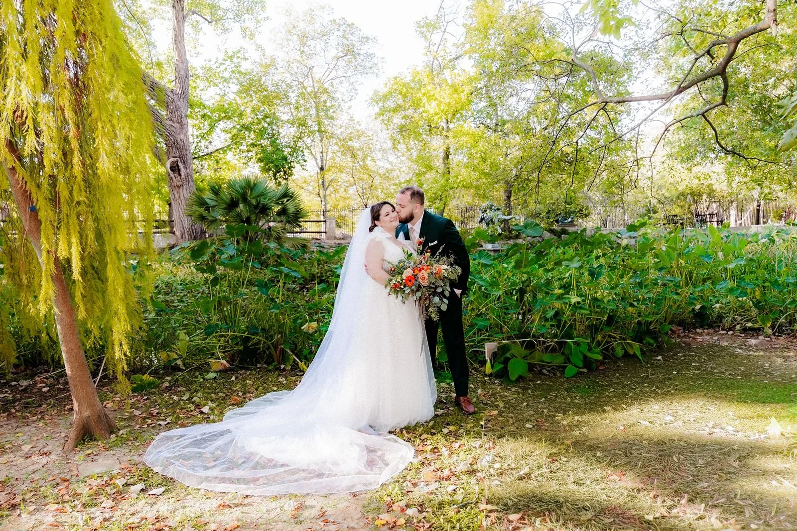 umlauf-sculpture-garden-wedding-portrait.jpg