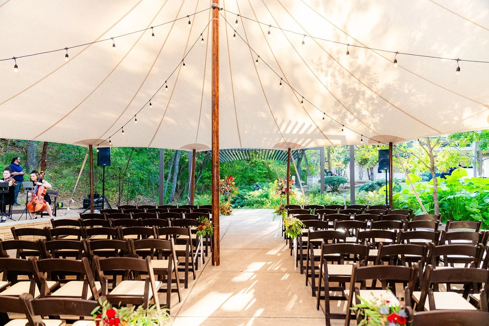 umlauf-sculpture-garden-wedding-austin.jpg