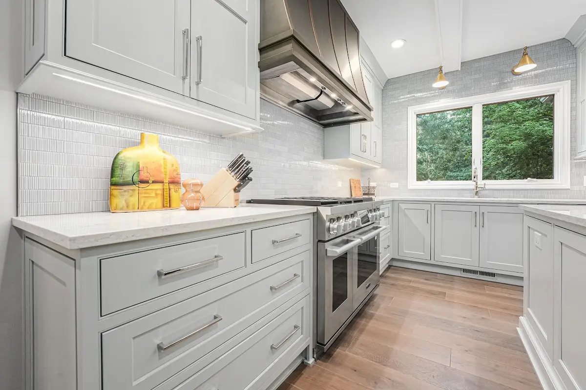 Inset vs Overlay Cabinets: What’s Best for Texas Homes?