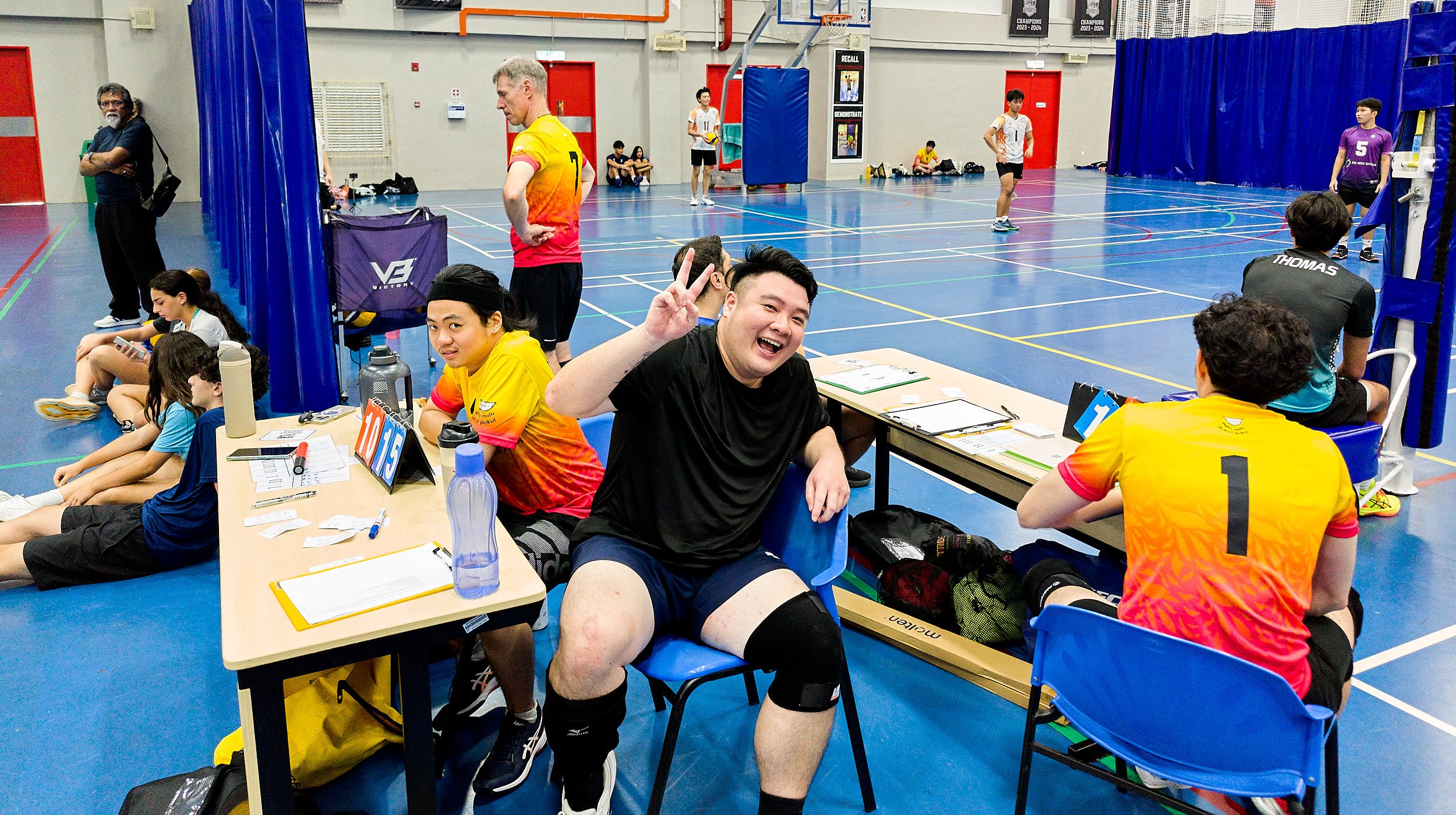 happy-scorekeeper-volleyball
