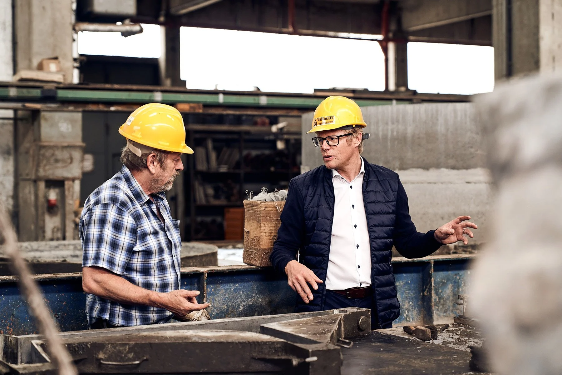 Je travaille avec :

&ndash; des particuliers
&ndash; des ind&eacute;pendants
&ndash; des entreprises

Tous secteurs confondus.

Portraits, images professionnelles, projets personnels
ou communication d&rsquo;entreprise.

Chaque s&eacute;ance est gui