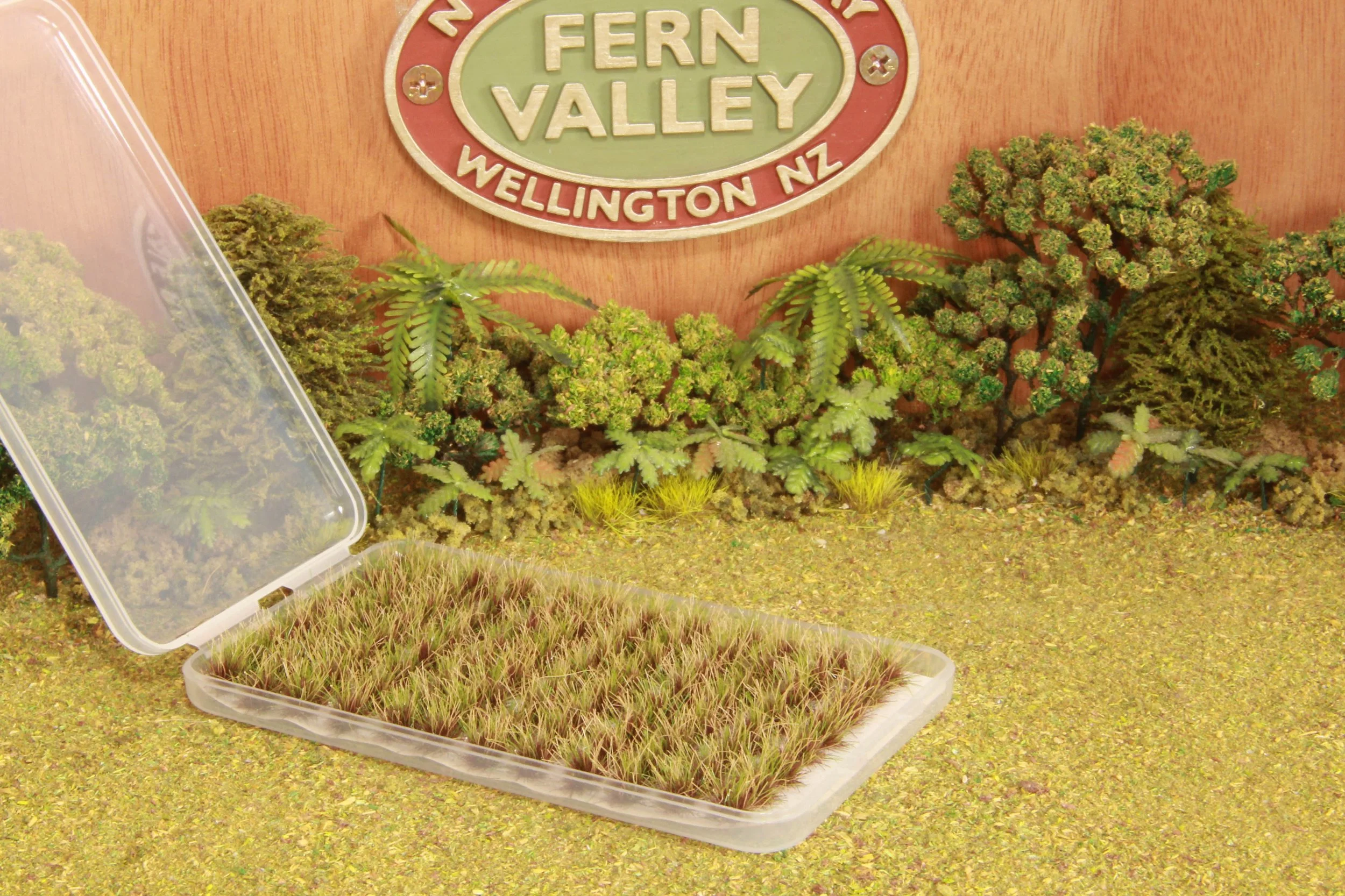 Tuft Grass - Autumn Green