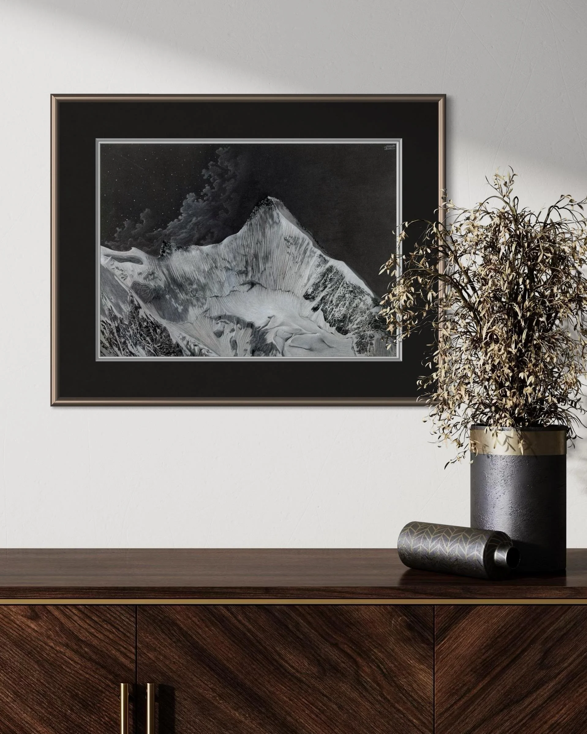 Gerahmter Kunstdruck eines handgezeichneten Obergabelhorn Bergportraits in gepflegtem Wohnraum