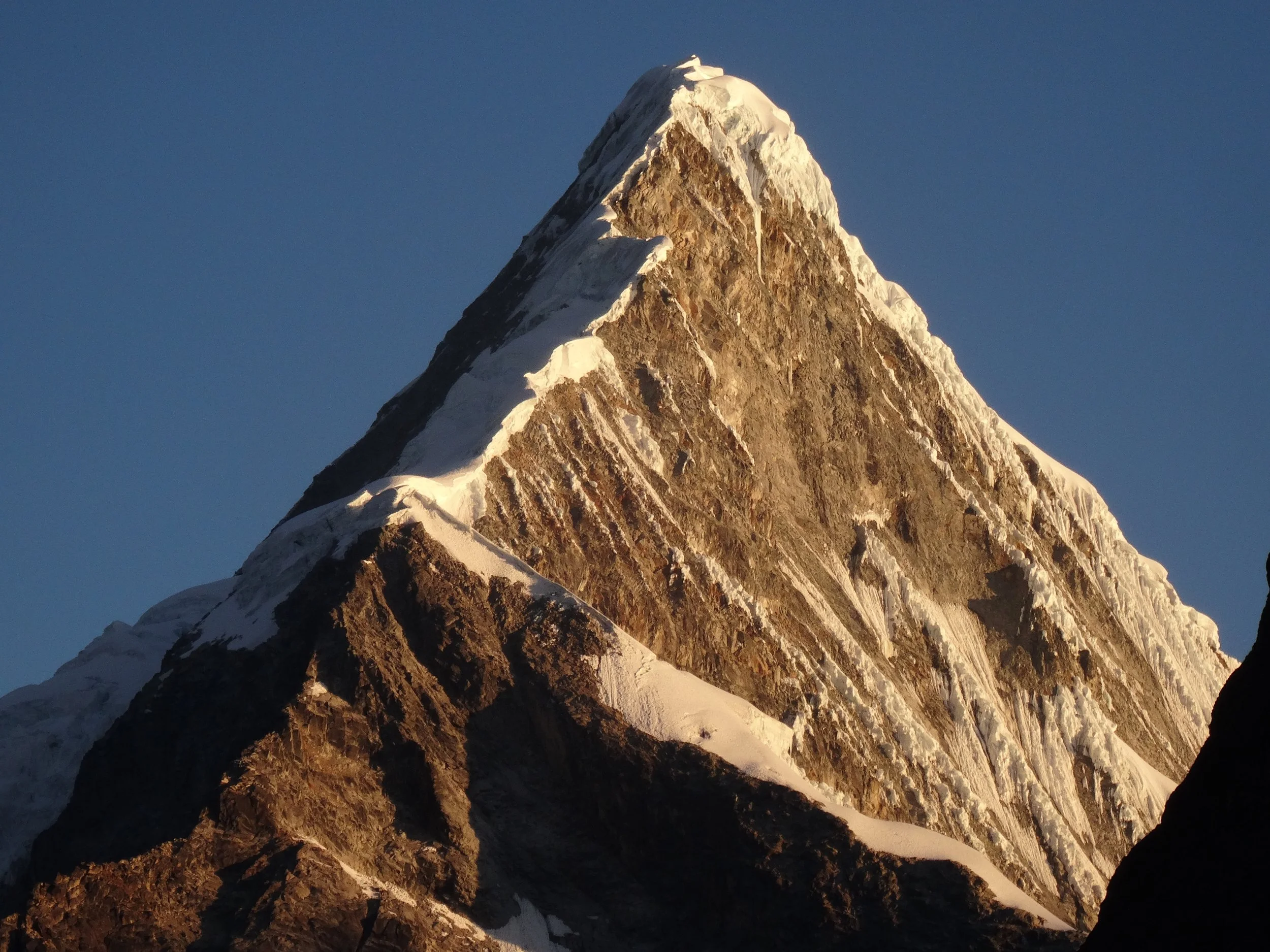 Der Artesonraju in der Cordillera Blanca in Peru