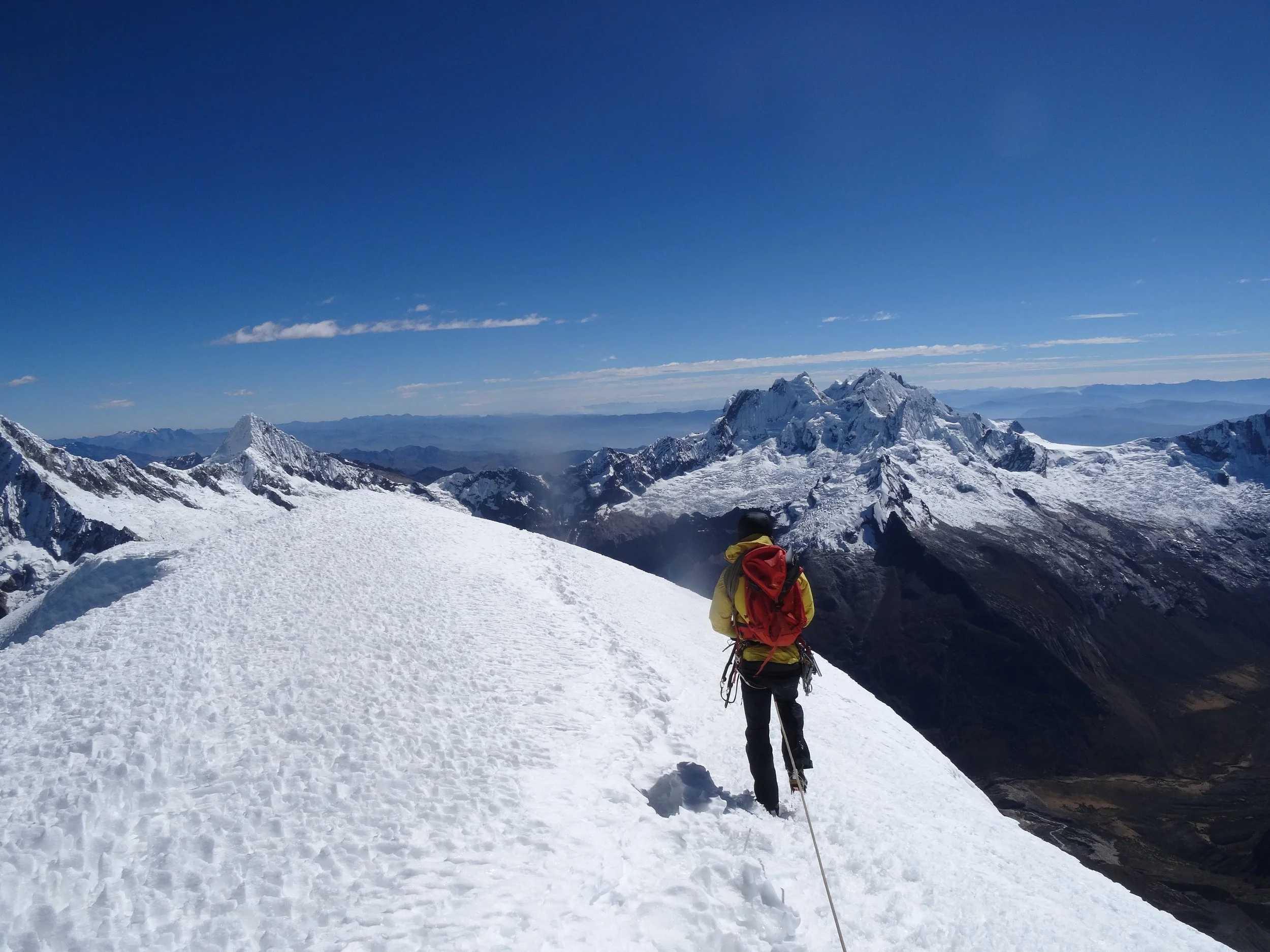 Alexander Brückler am Gipfel des Artesonraju in Peru