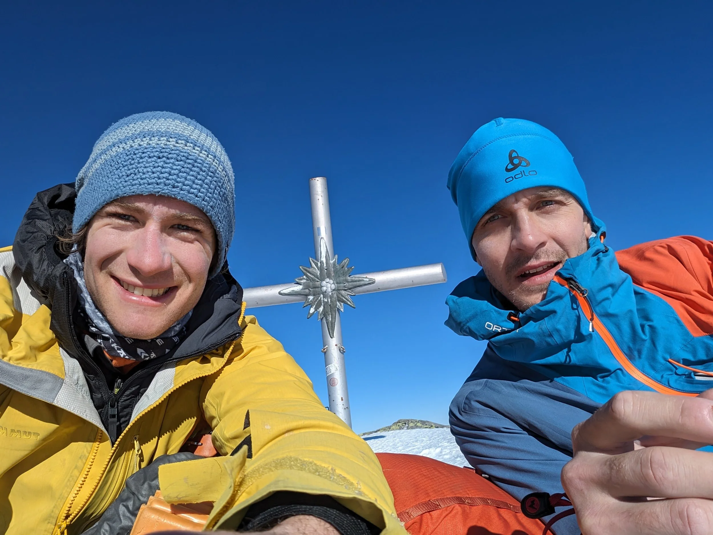 Alexander Brückler und Niklas Haid am Gipfel der Gamskögel in der Steiermark