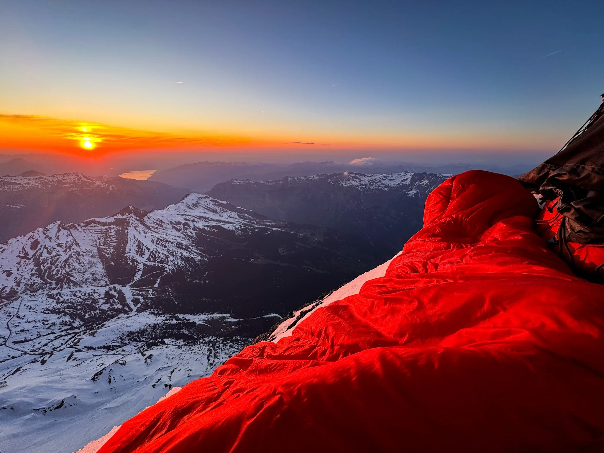 Biwak mit Sonnenuntergang in der Eiger Nordwand