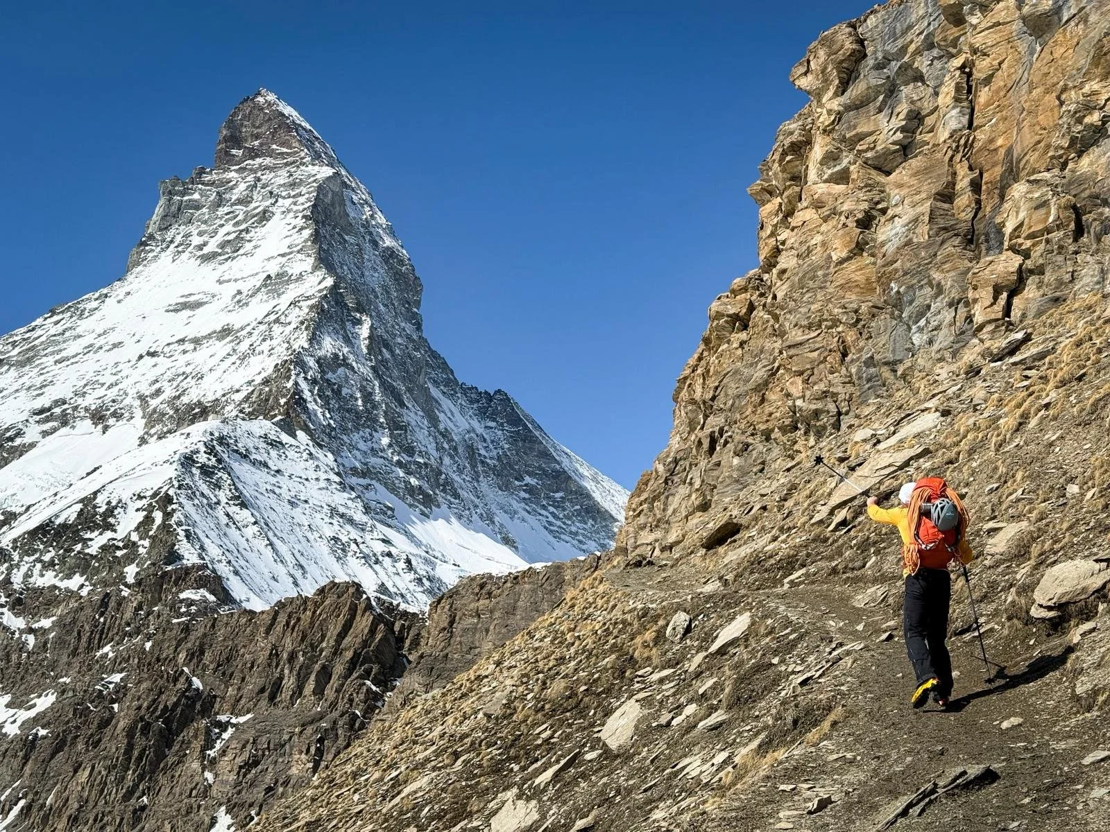 Alpinist auf dem Weg zum Matterhorn in der Schweiz