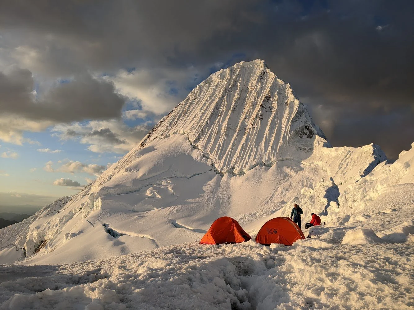 Der Alpamayo in den peruanischen Anden gilt als einer der schönsten Berge der Welt
