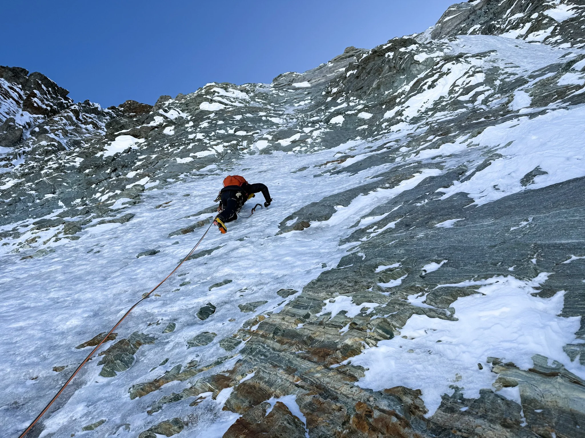 Alexander Brückler beim Eisklettern in der Matterhorn Nordwand