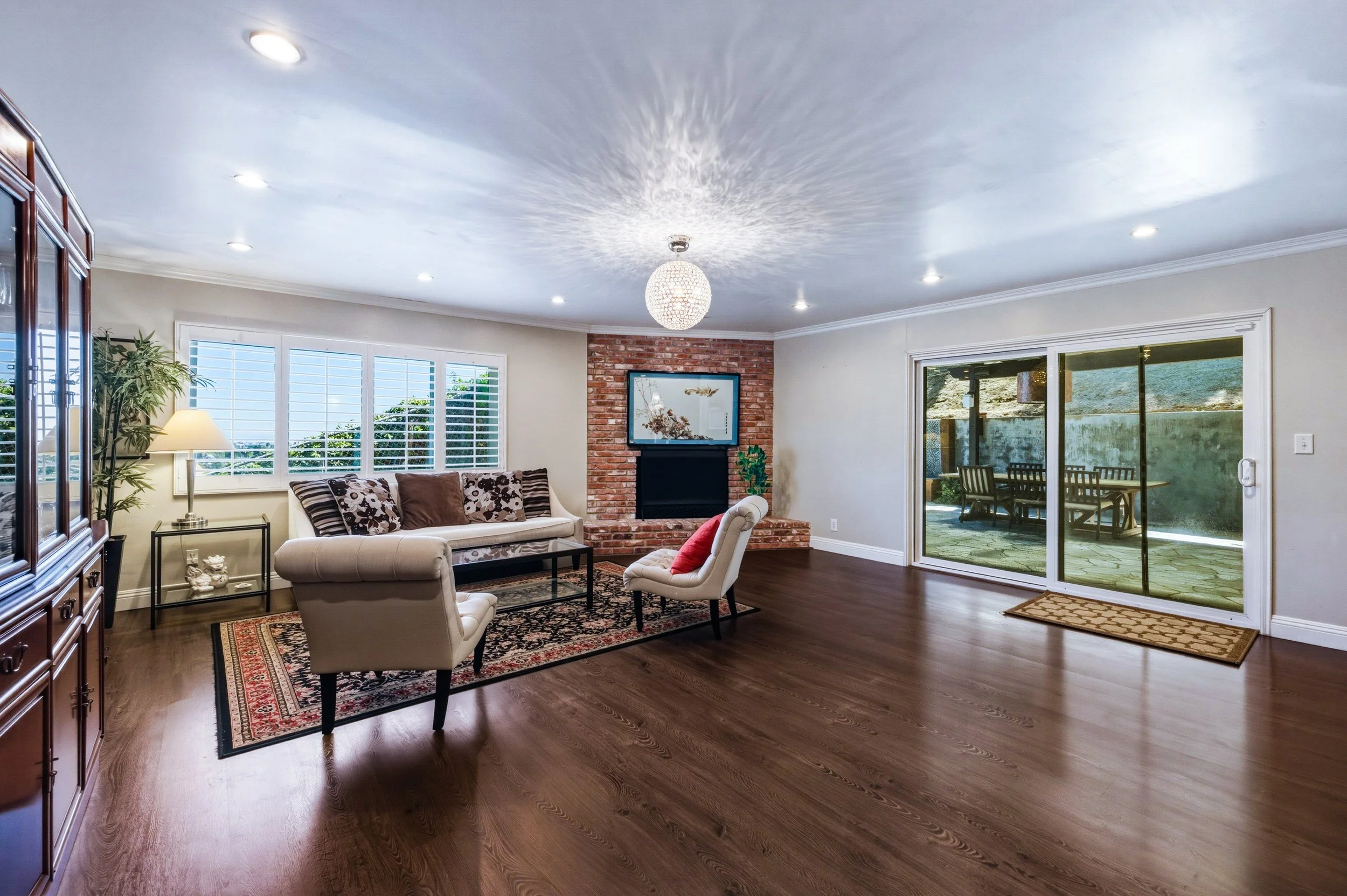 Family room 3.jpg