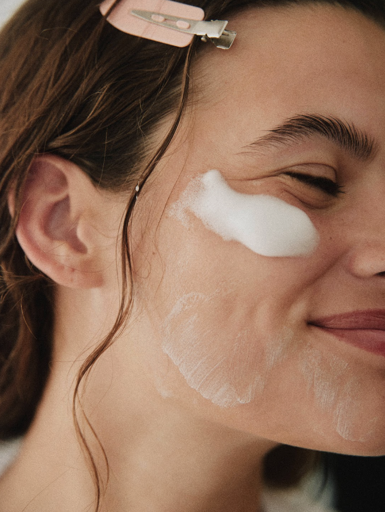Hypochlorous Acid vs Niacinamide: What Skincare Experts Really Recommend