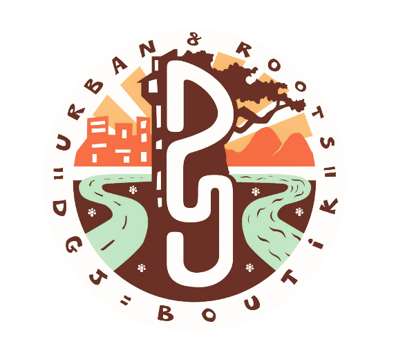 Logo circulaire avec un arbre au centre, deux rivières de chaque côté, montagnes en arrière-plan, et texte autour "Urbana & Routes" et "D'ESJ Bou".