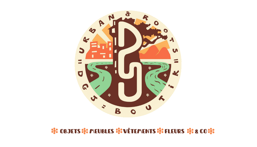 Logo circulaire représentant un paysage avec un arbre, une rivière, une montagne, et un bâtiment, avec des éléments du texte autour.