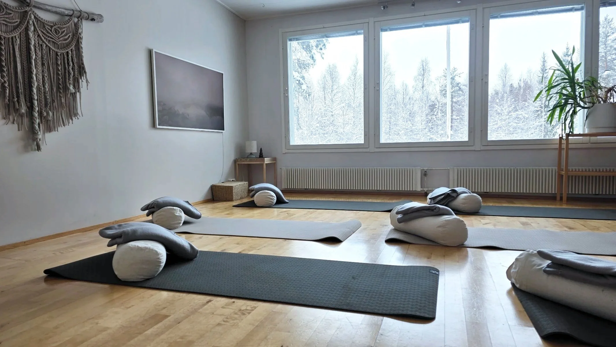 Joogaa luonnon läheisyydessä