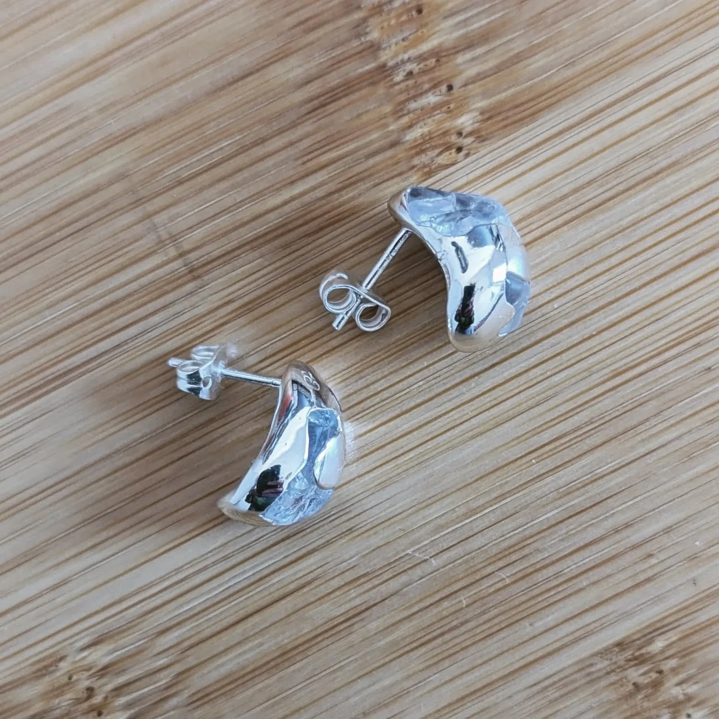 Tiny pebbles paired with transparent quartz ✨ 
#quartz #silverearrings #studs #oneofakind