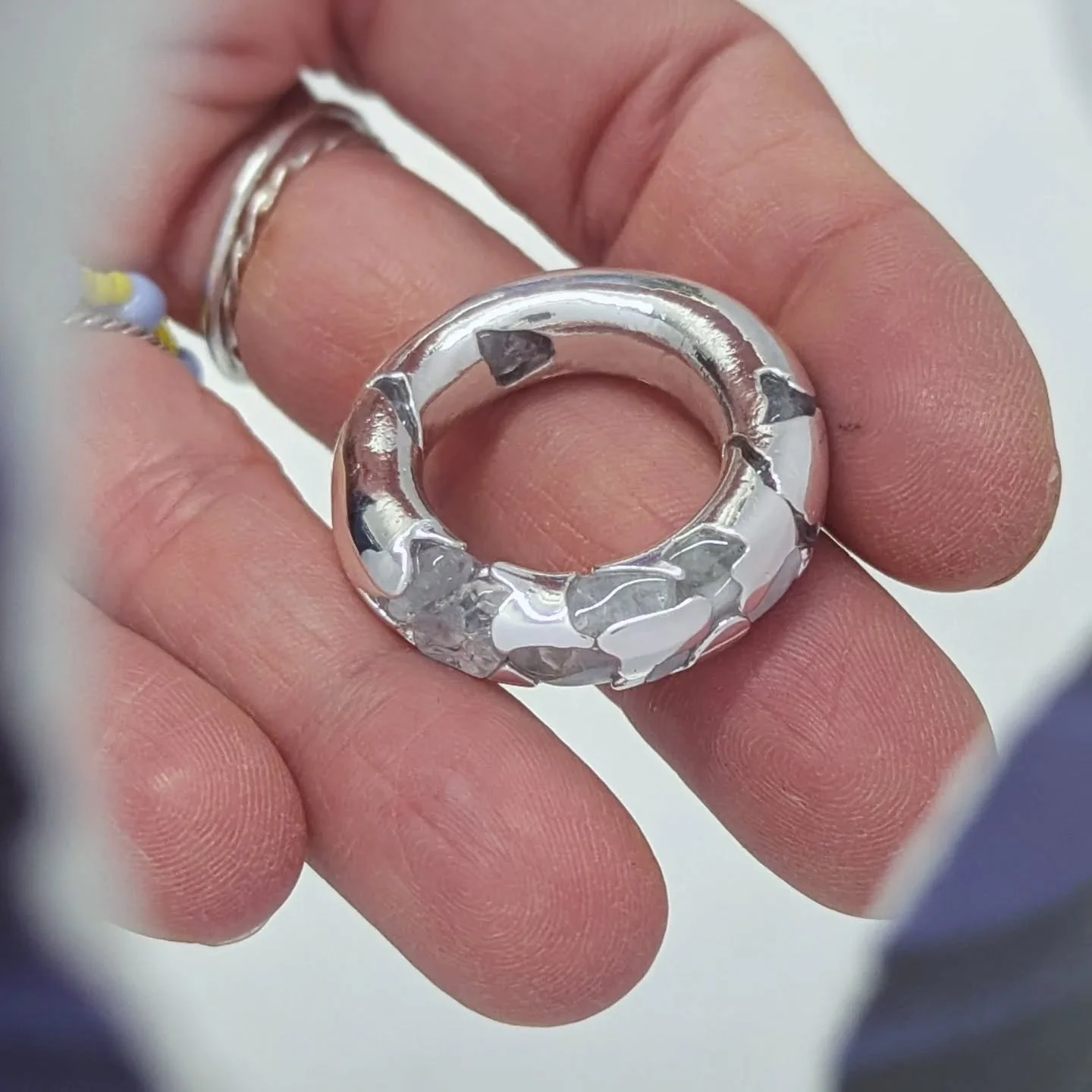 Water's fluidity inspires this collection. It captures the tension and plasticity of nature's ever-changing forms.
#quartzcrystal #jewlery #silverring