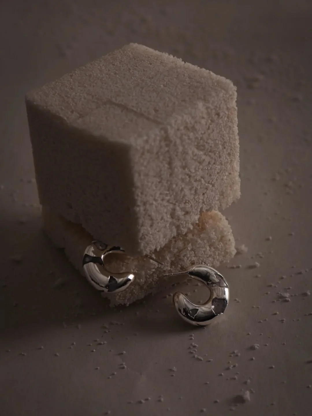 Designed, not decorated. 
#designwithintention #surfaceobsession #slowdesign

Photos @sascha_polzin 
Set Design @rieke_rockt