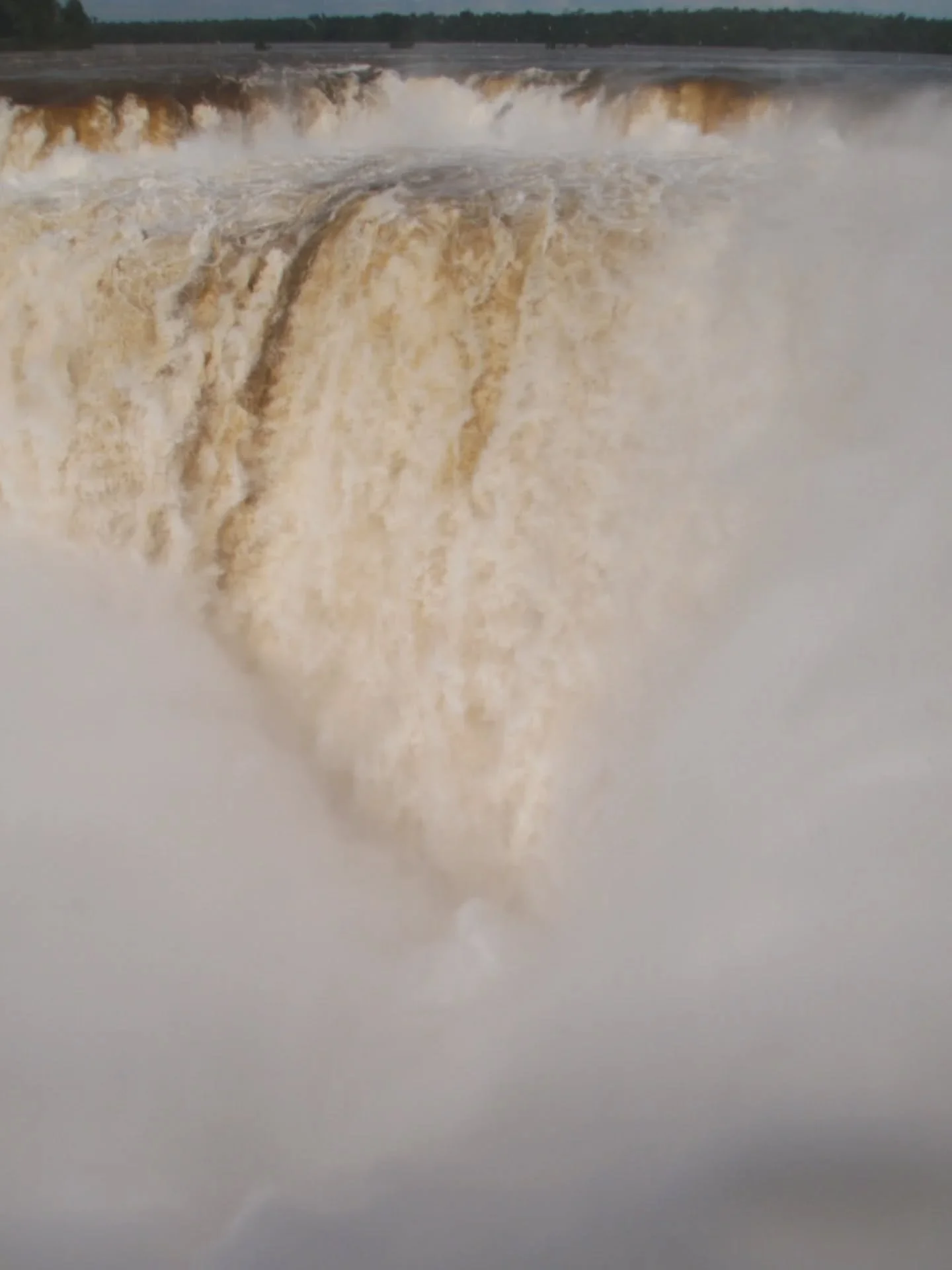 Water doesn&rsquo;t repeat itself. It moves, it cuts, it decides as it goes &mdash; and there&rsquo;s a rush in that kind of force. That same high drives my process: no replicas, no fixed outcome, just energy turning into form.

Picture was taken a w