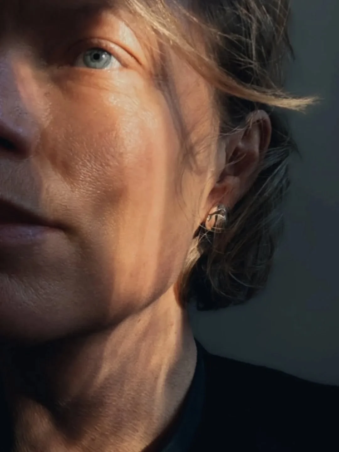 Small details you barely notice - until you do. Just a good pair of earrings.